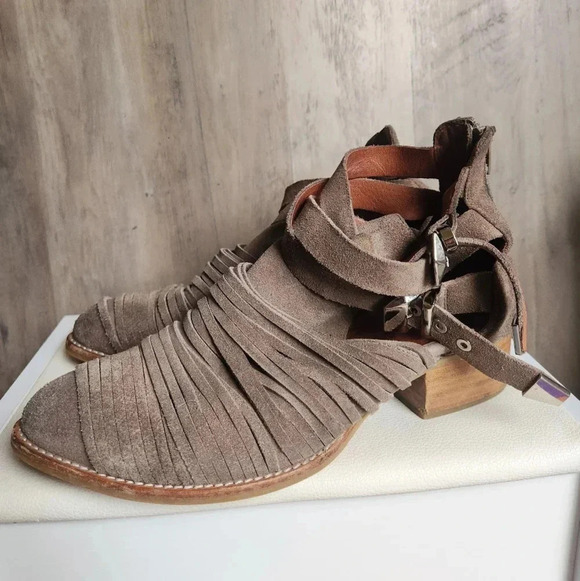 Jeffrey Campbell Nuestra Suede Cut-Out Buckle Booties Size 9